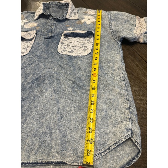 Womens DenimFloral Lace Embellished Acid Wash Short Sleeve - Picture 4 of 6
